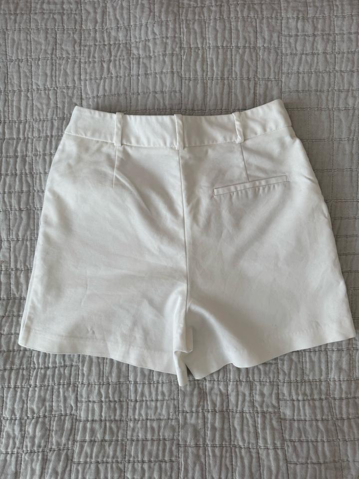 Белые шорты Zara