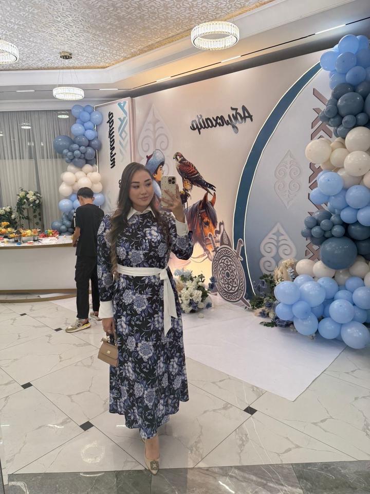 Темно синий платье с цветочками