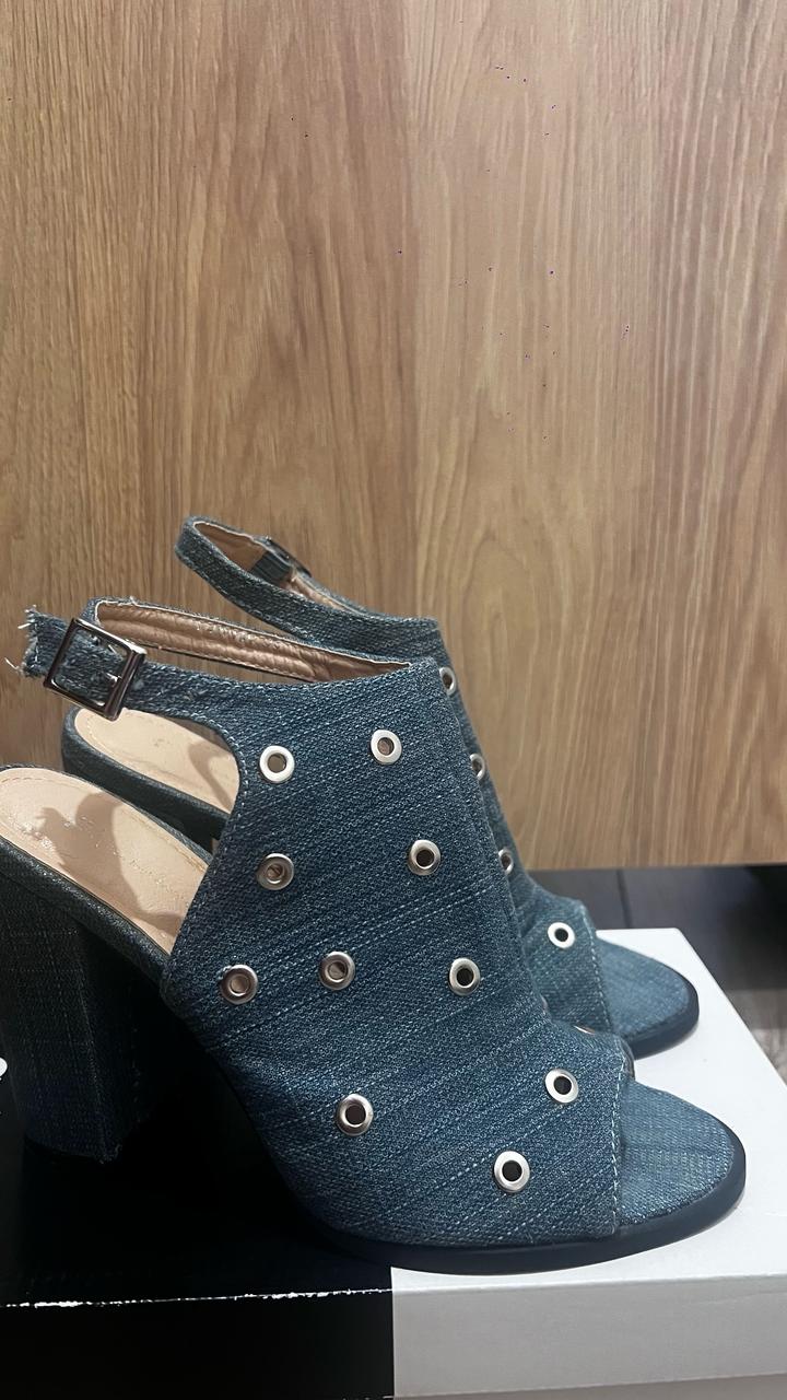 Продам босоножки