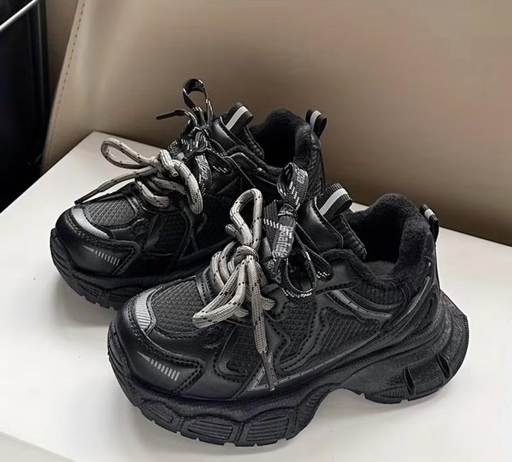 Теплые кроссовки