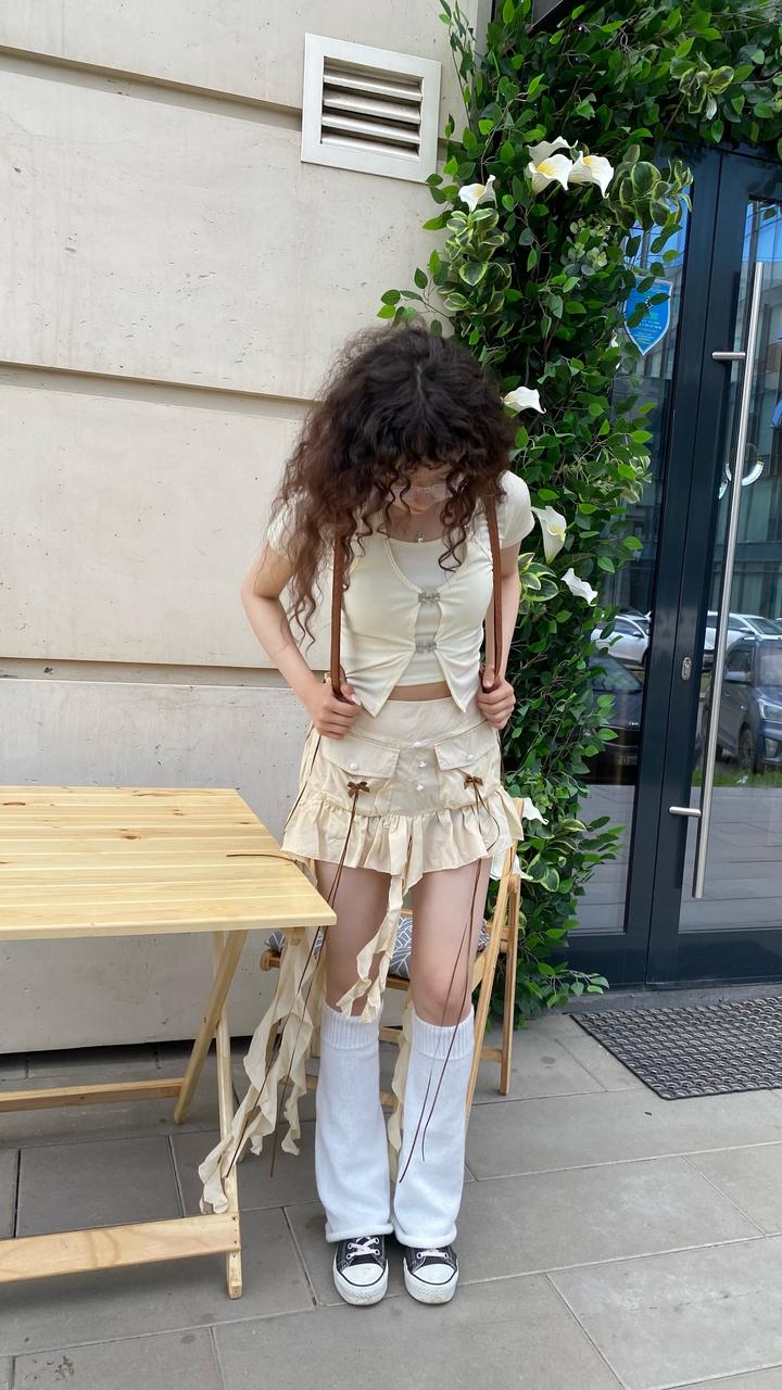 бежевый топ + юбка