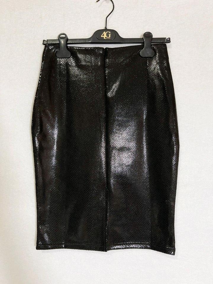 Новая юбка прямая р M L (46) змея чешуя блеск
