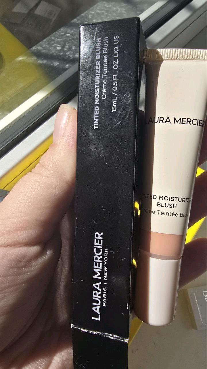 Румяна Laura Mercier
