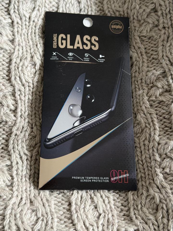 Чехлы и приватное стекло на iPhone 14 Pro Max