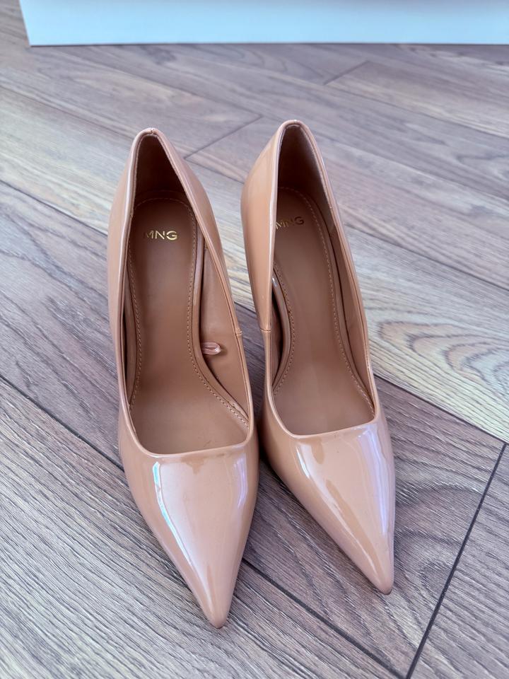 Бежевые туфли Mango