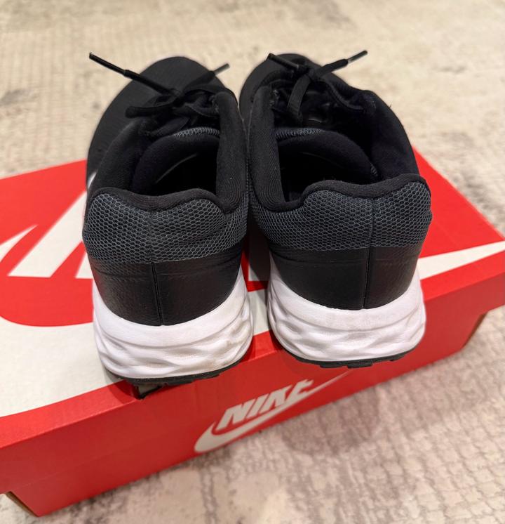 Кроссовки Nike