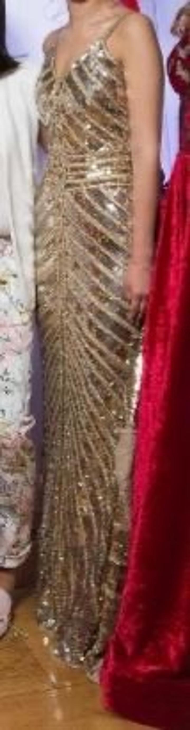 Золотое вечернее платье от Sherri Hill