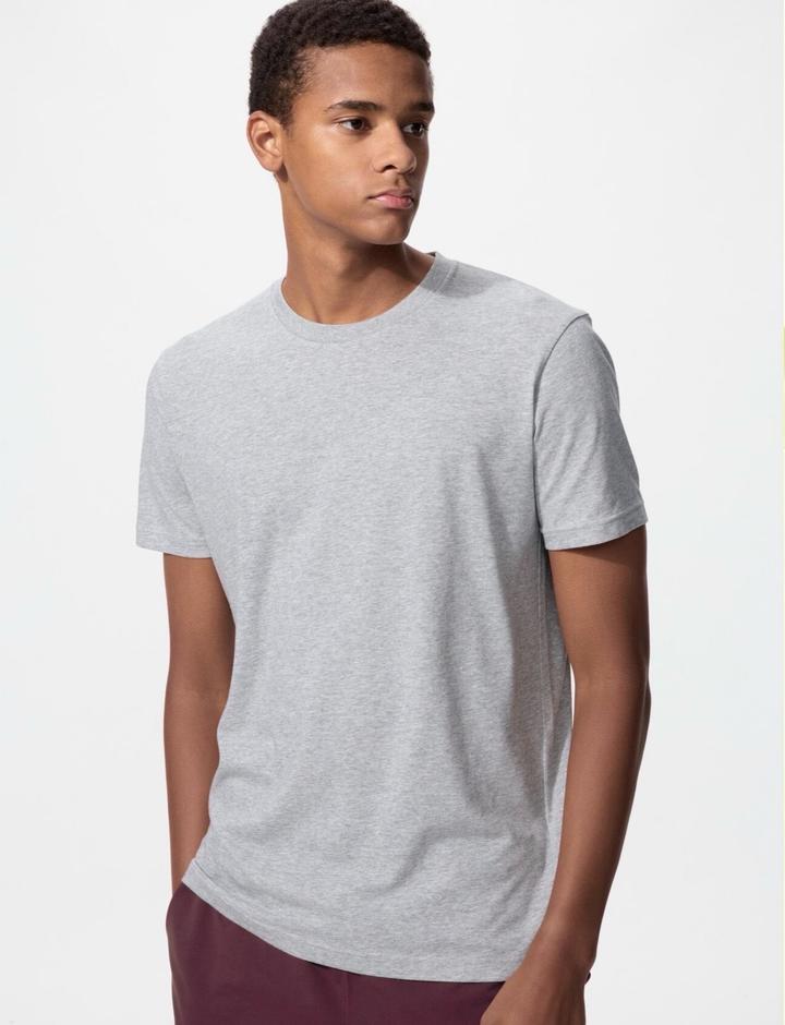 Серая футболка Uniqlo унисекс размер S