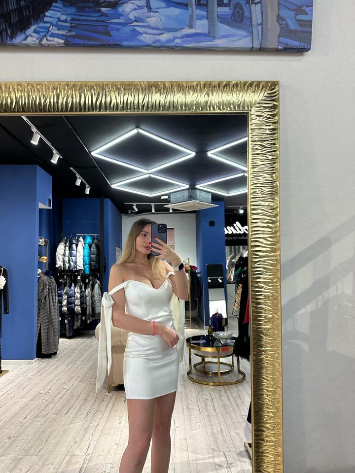 Белое платье казахстанского бренда Virgi