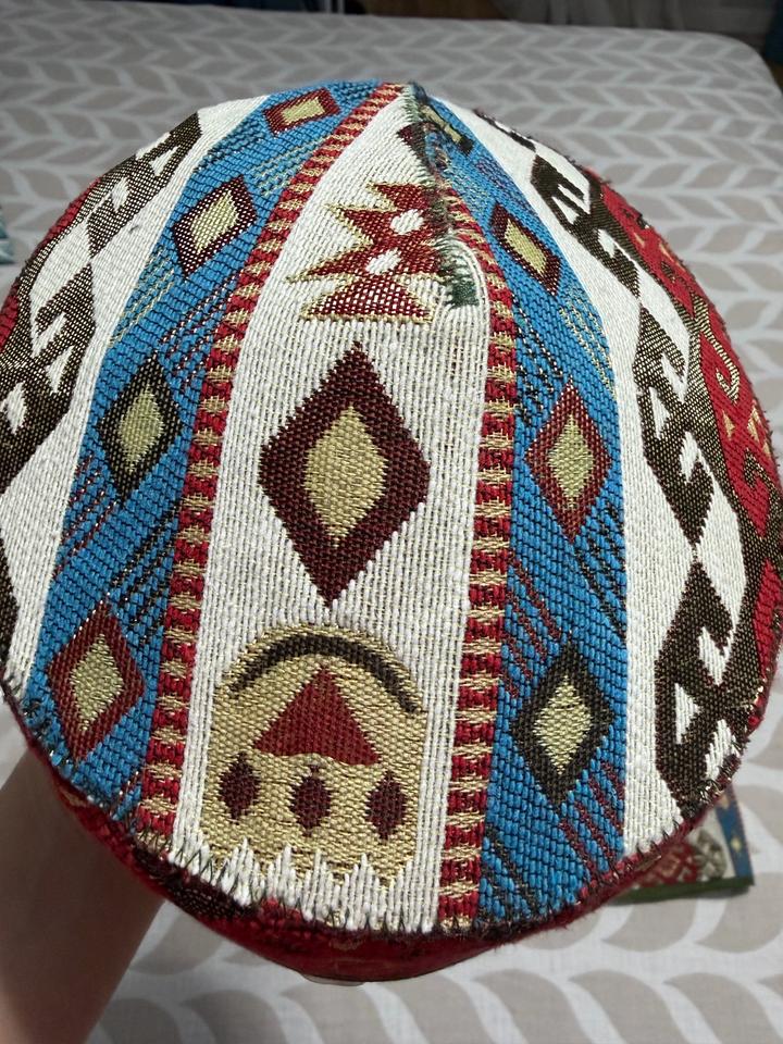 Национальный казахский жилет с головным убором