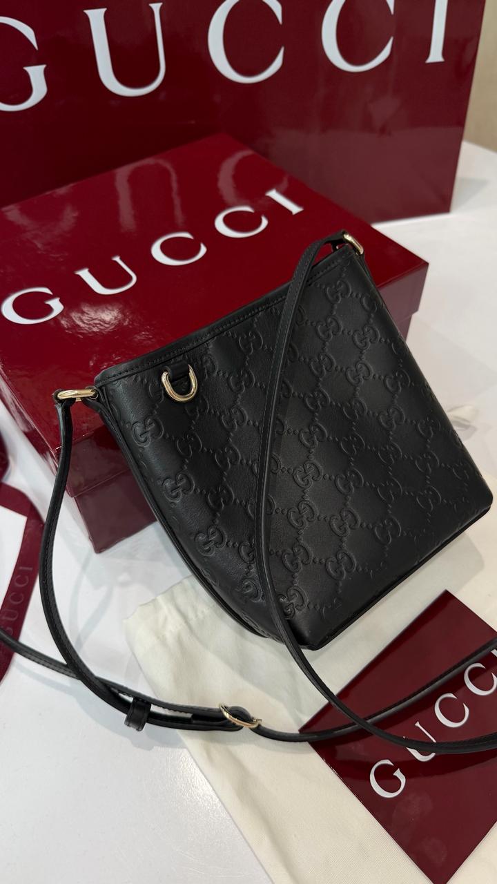 Сумка Gucci GG Emblem nano bucket bag