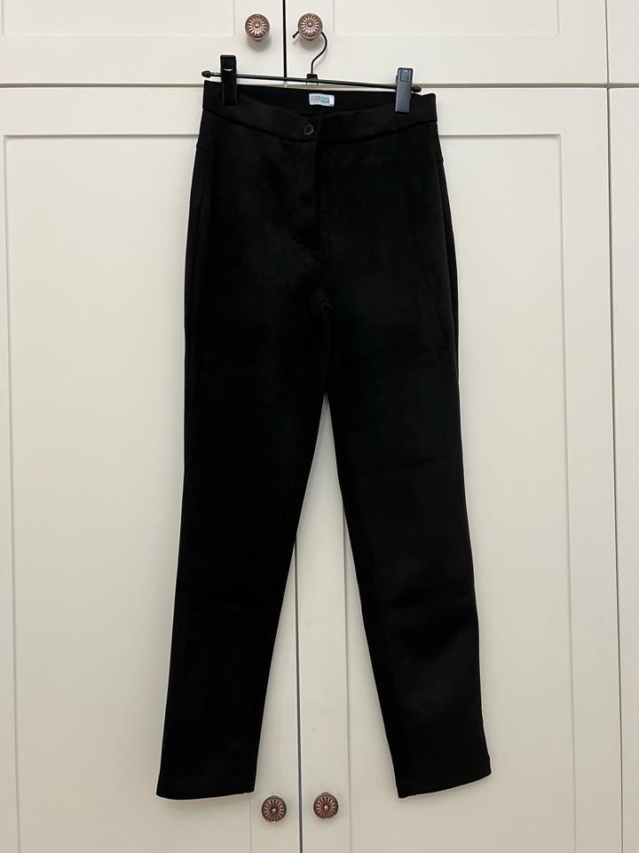 Черные брюки из эко замша