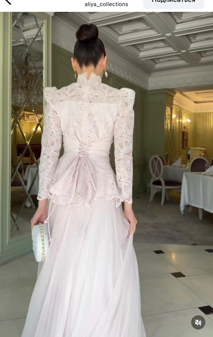 Двойка в пудровом цвете, с кружевами