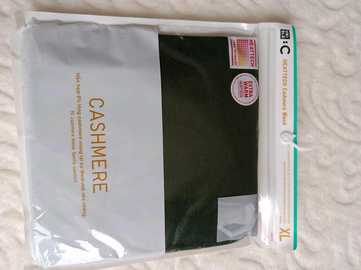 Кашемировый лонгслив Uniqlo