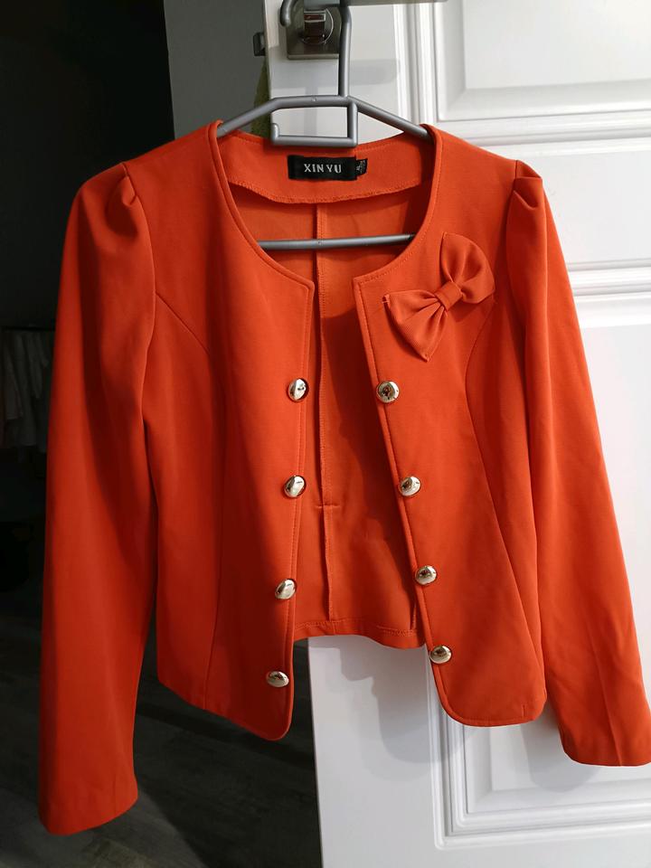 Оранжевый пиджак