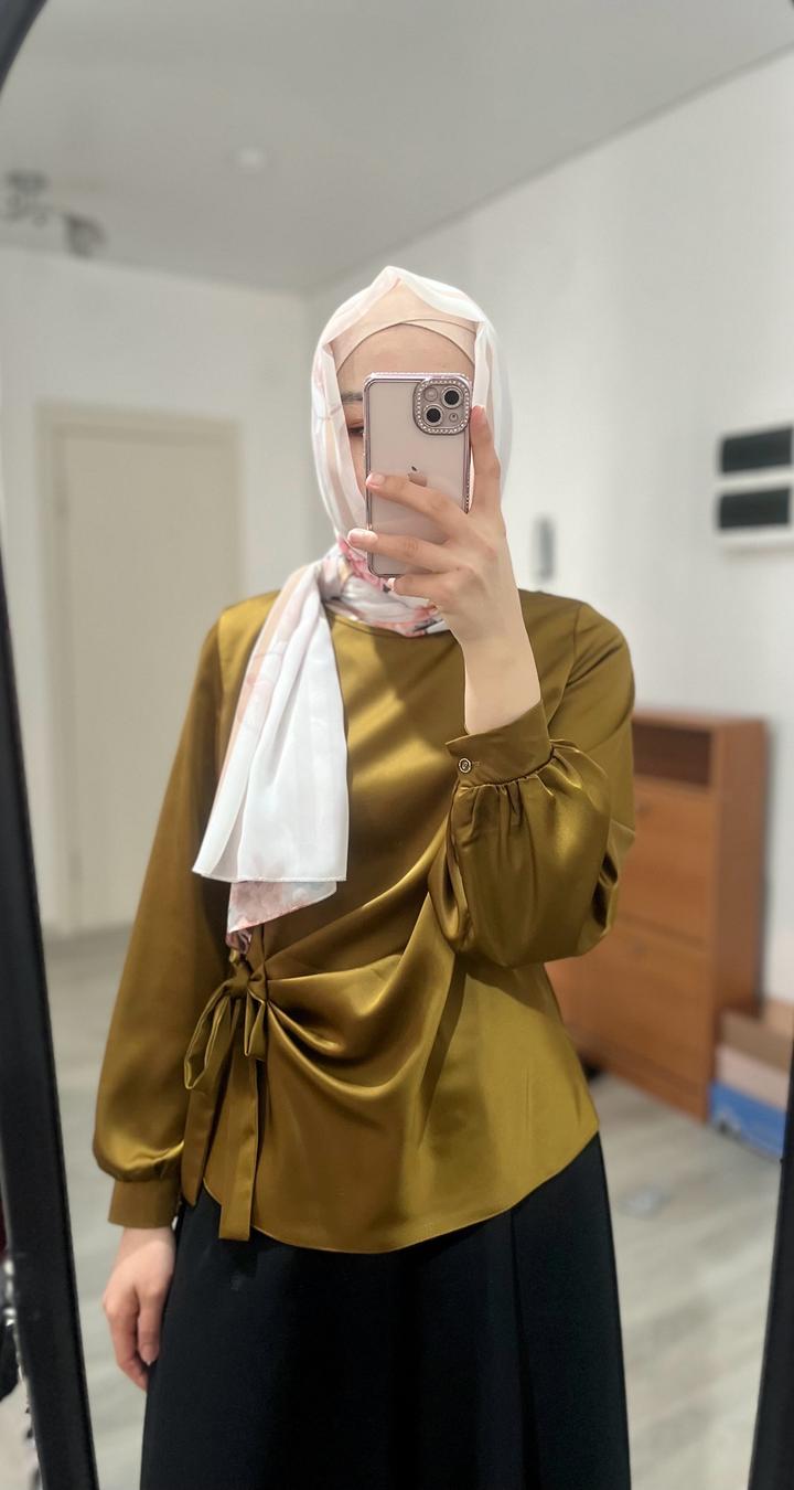 Атласная блузка