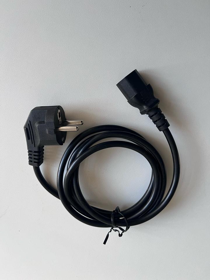 Трехпроводные кабели с разьемом IEC-C13 на 10 А