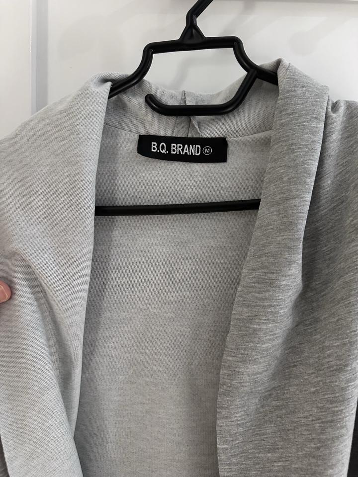 Кофта казахстанского дизайнера BQ Brand