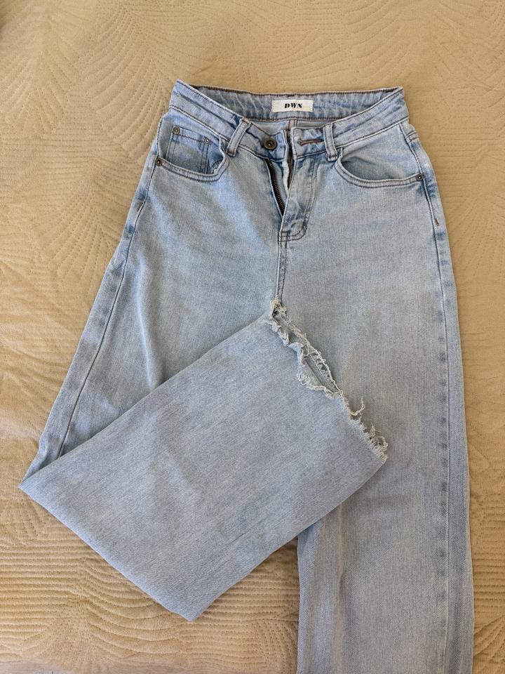 Джинсы , светло синего цвета