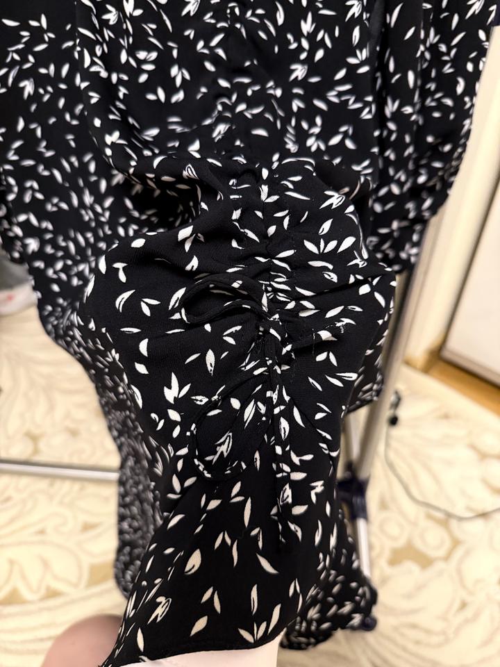 Черное платье в цветочек Lichi