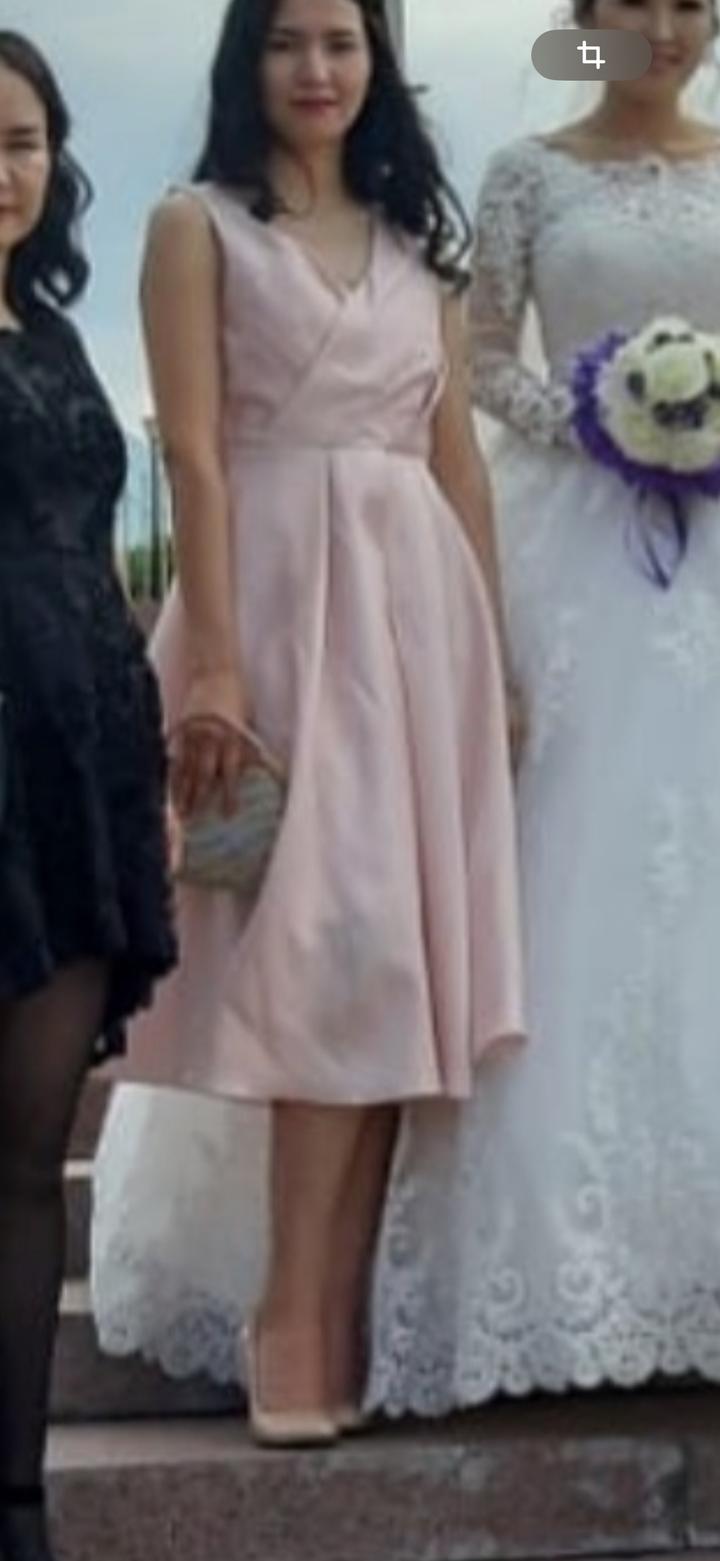 Розовое платье