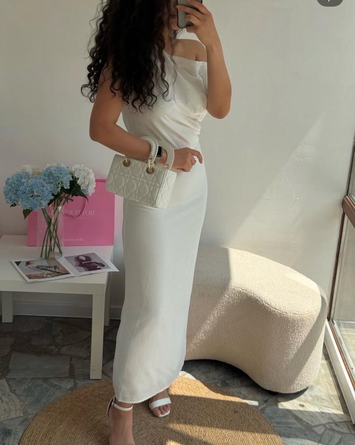 Платье ЧЕРНОЕ, нету фото в платье, показываю с шоурума