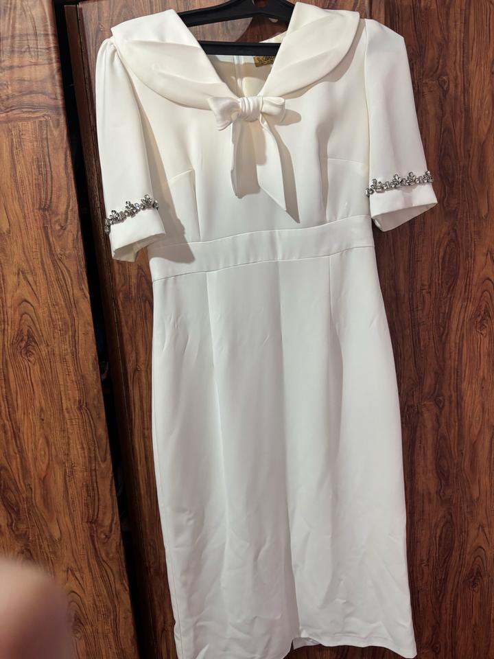 Белое платье