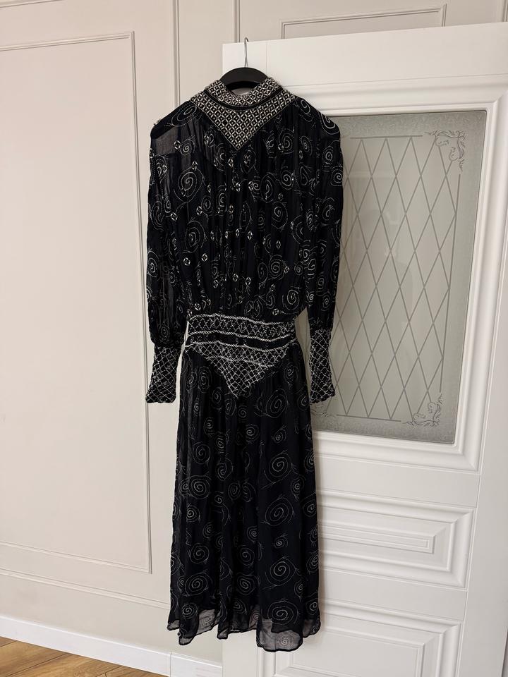 Черное платье с вышивкой Zara