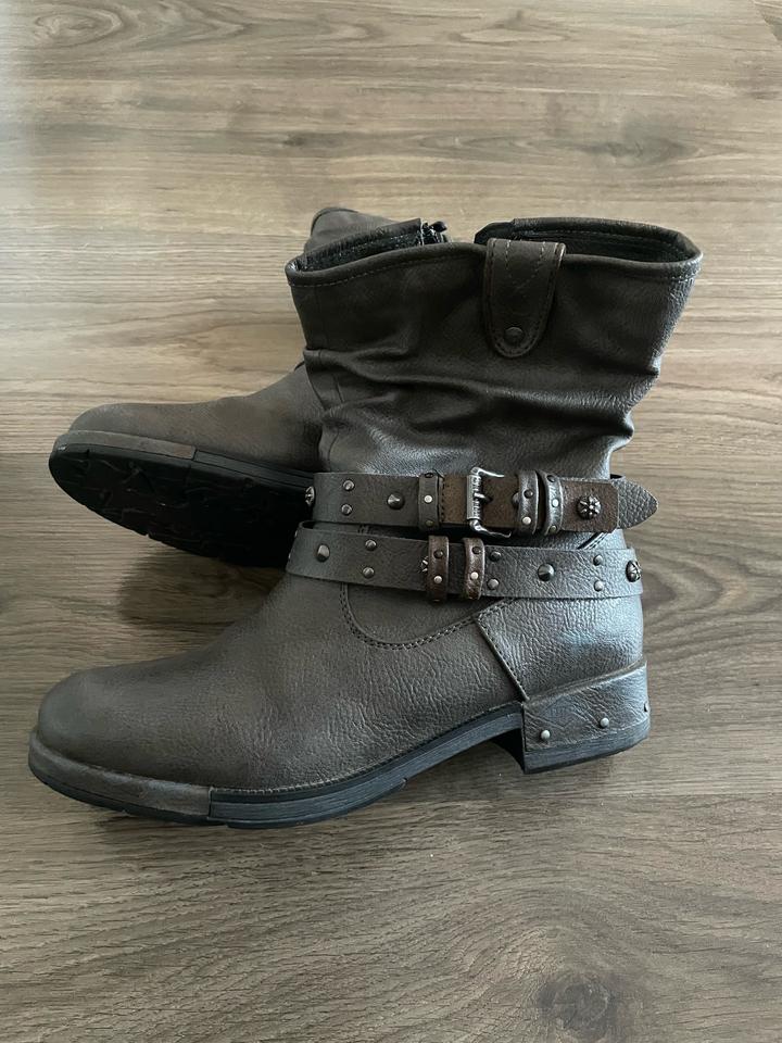 Ботинки кожаные.