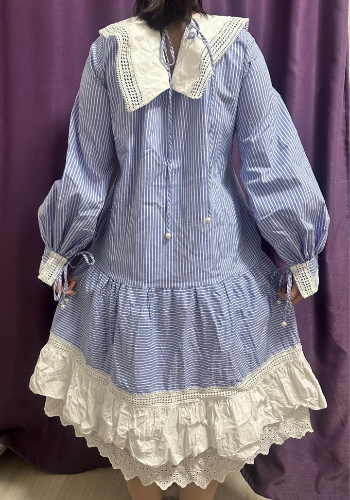 Голубое платье