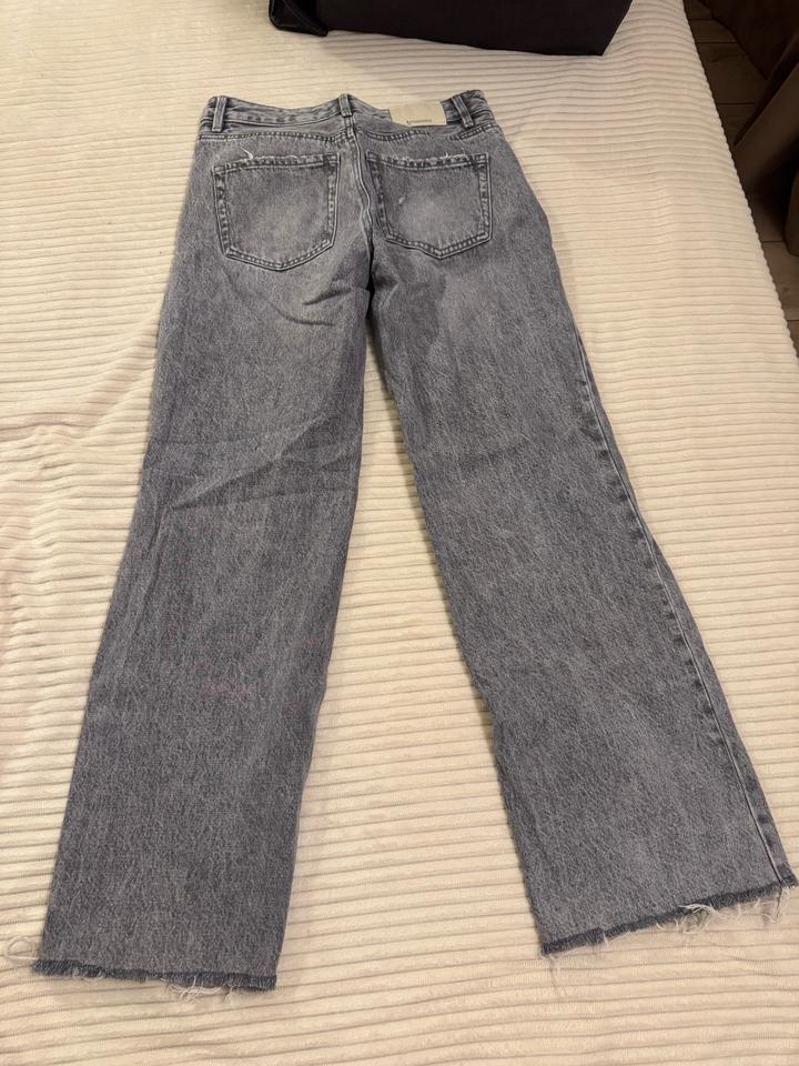 Джинсы серые Stradivarius