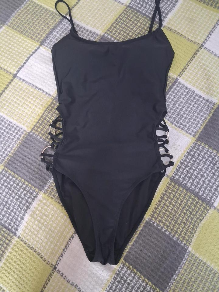 Чёрный купальник