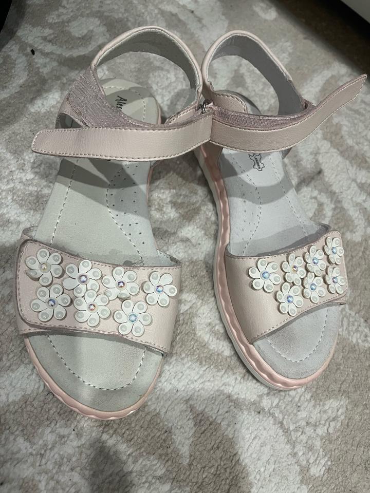 Босоножки на девочку