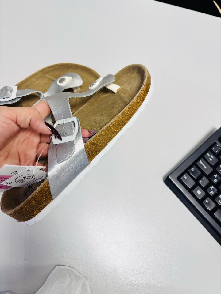 Сандали-вьетнамки