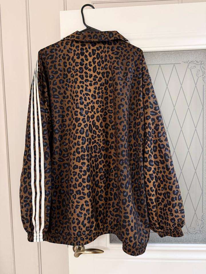Adidas леопардовая куртка ветровка
