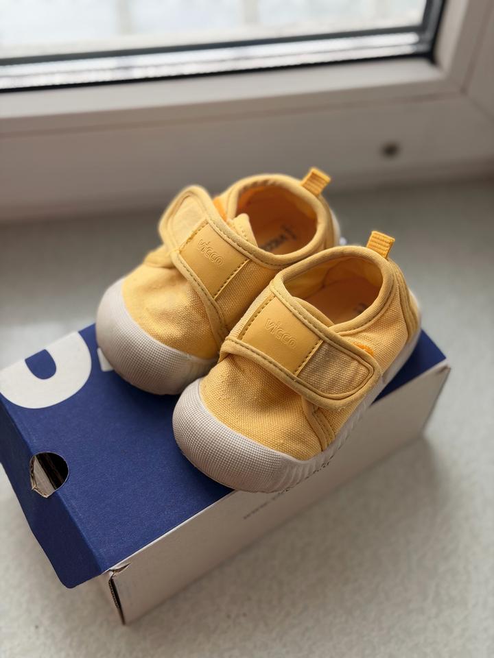 Продам кроссовки Vicco