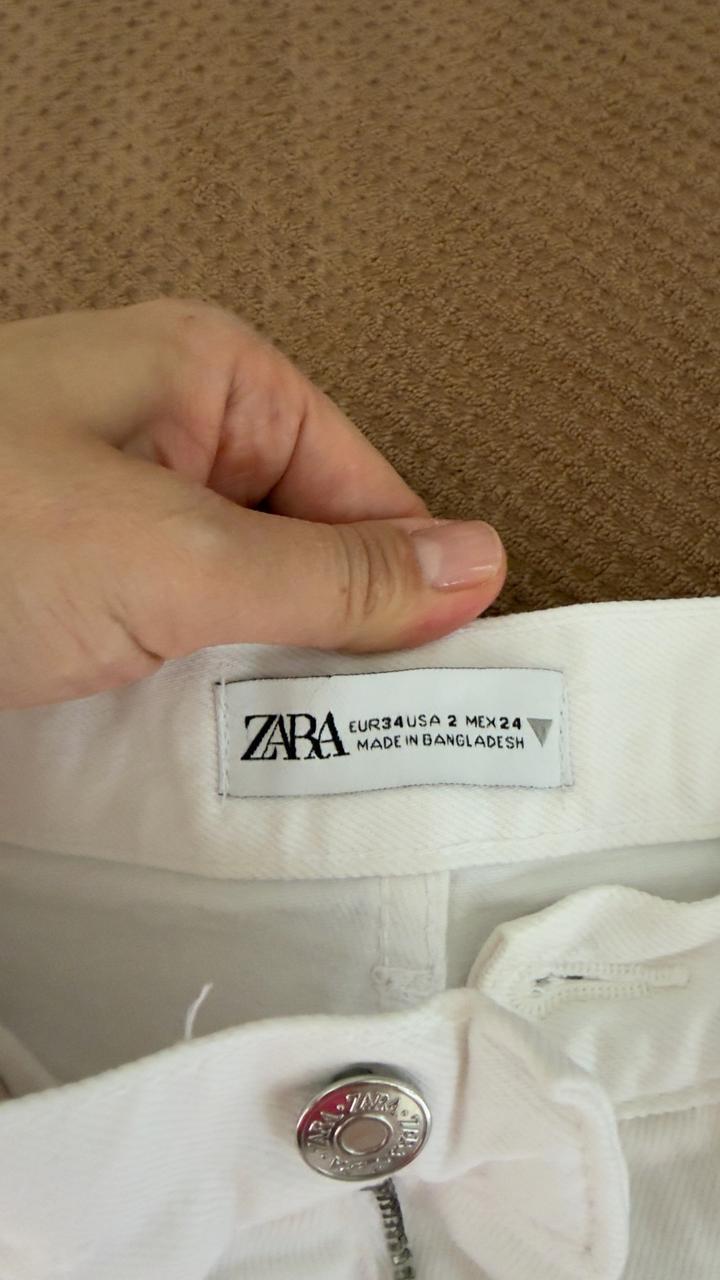 Белые джинсы Zara