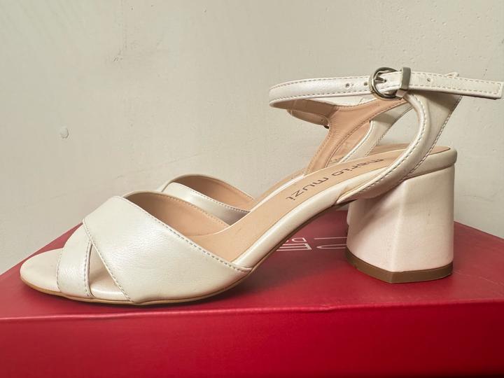 Новые кожаные босоножки