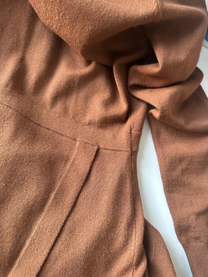 Трикотажное платье-миди Massimo Dutti с разрезом (Размер XS, подойдет на S)