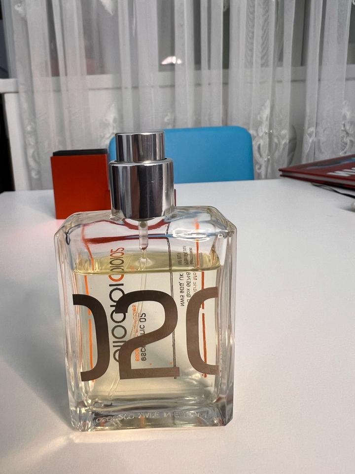 Escentric Molecules Molecule 02