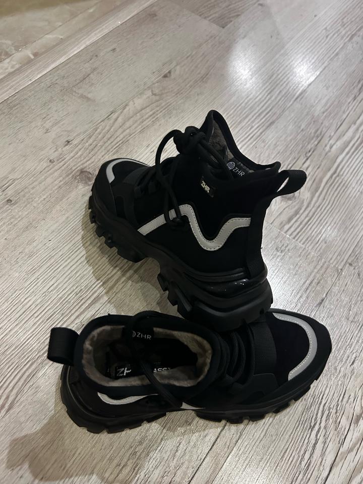 Кросовки женские