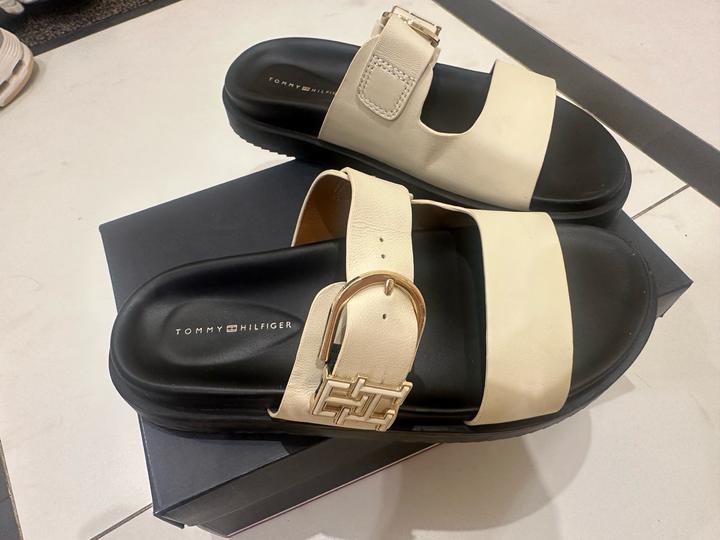 Шлепанцы-слайды Tommy Hilfiger