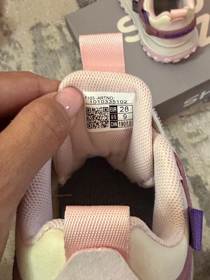 Кроссовки для девочки