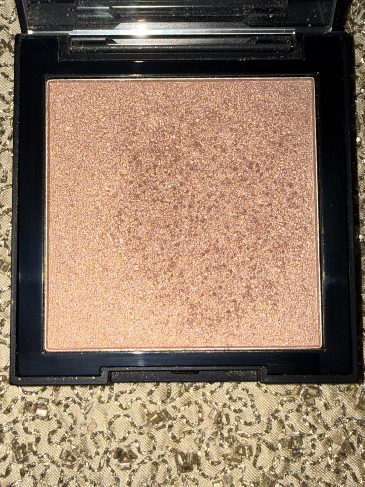 Morphe хайлайтер в оттенке Spark