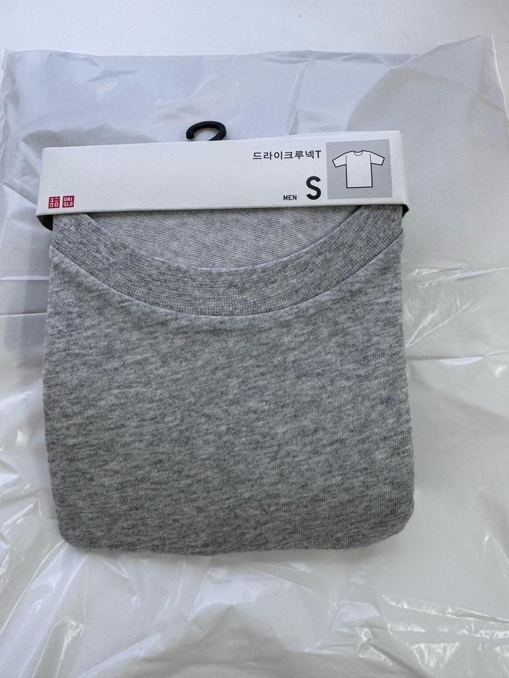 Серая футболка Uniqlo унисекс размер S