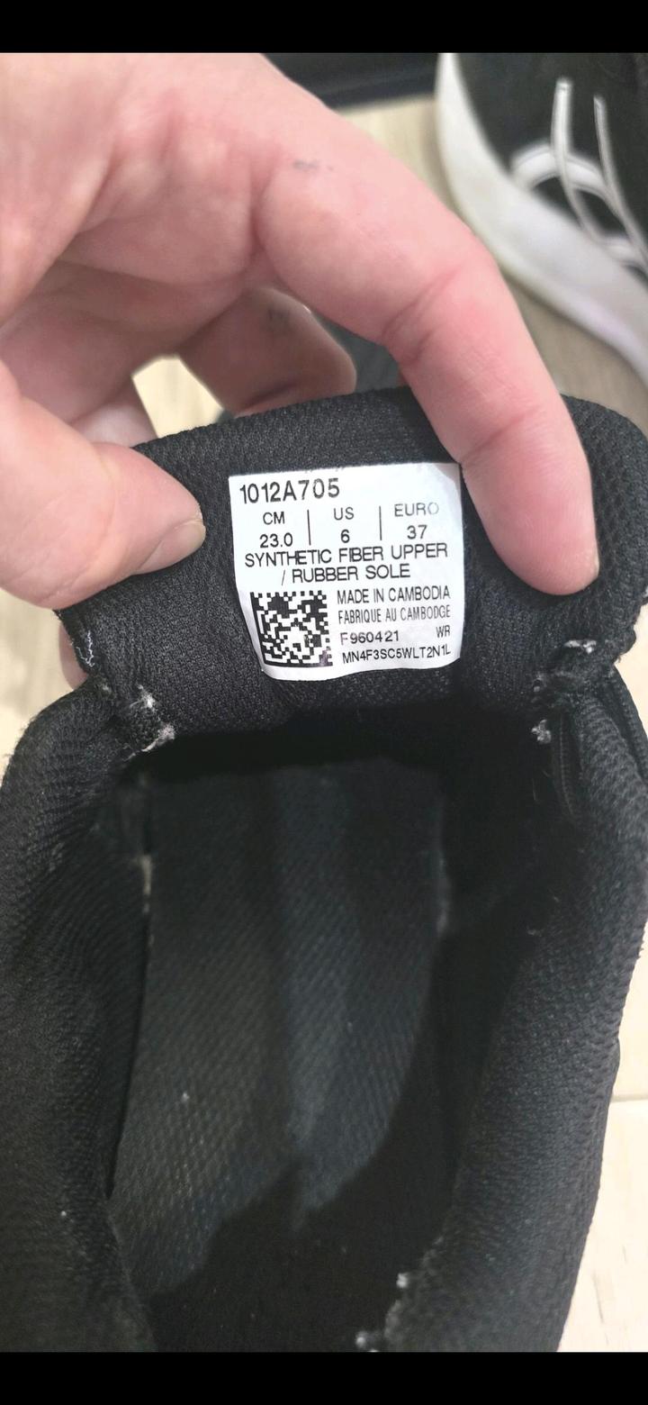 Кроссовки женские Asics