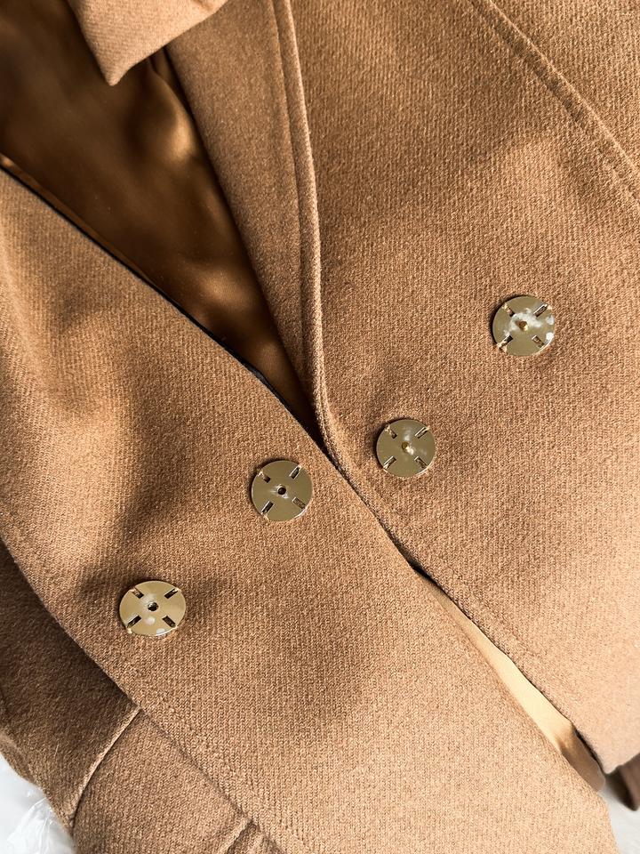 Бежевое коричневое пальто Mango