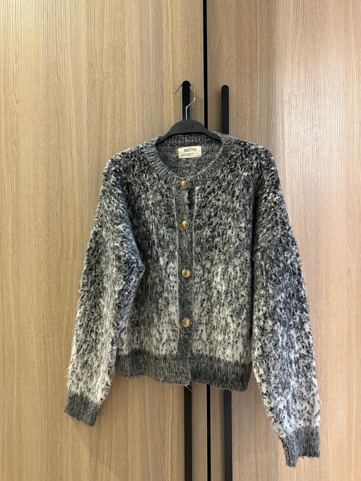 Серый джемпер