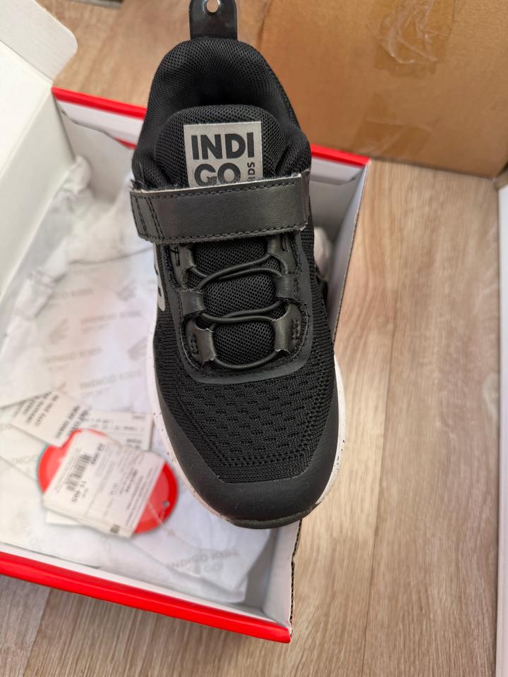 Кроссовки от бренда индиго