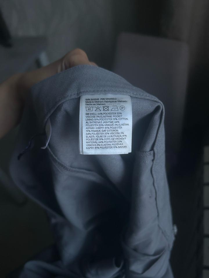 серые брюки H&M